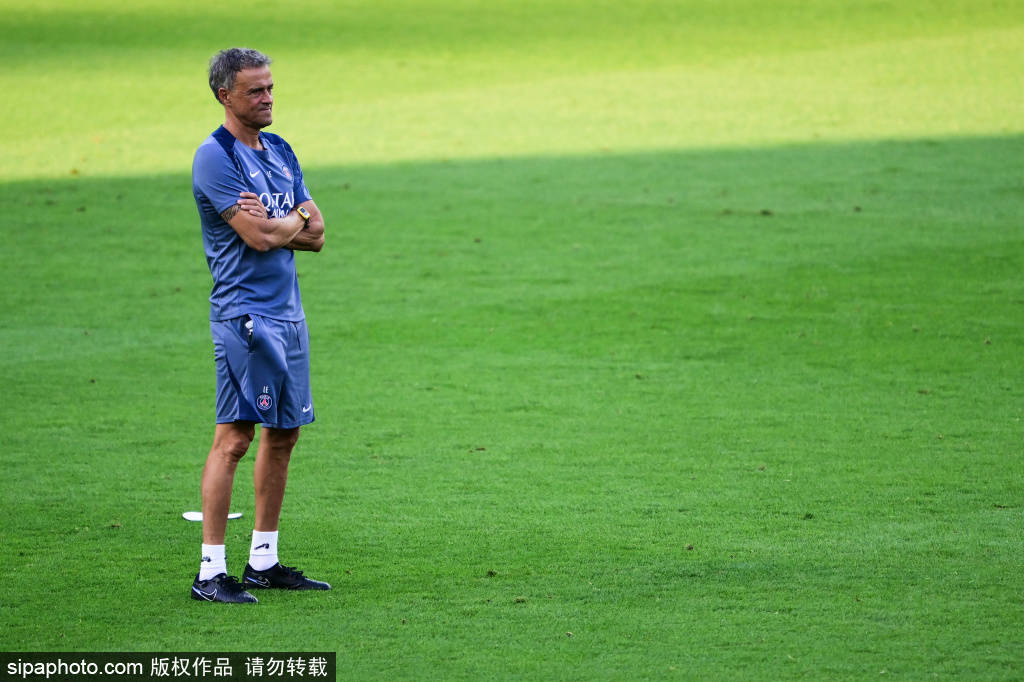 法甲球队巴黎圣日耳曼备战欧洲超级杯
法甲球队巴黎圣日耳曼备战欧洲超级杯